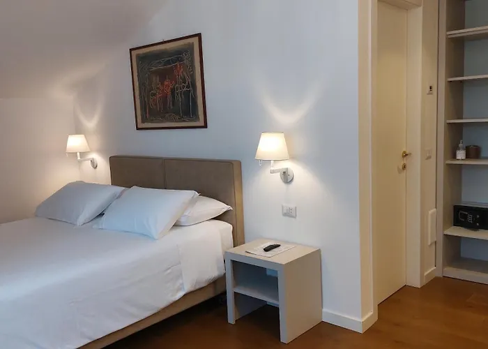 Santagata 4* Como
